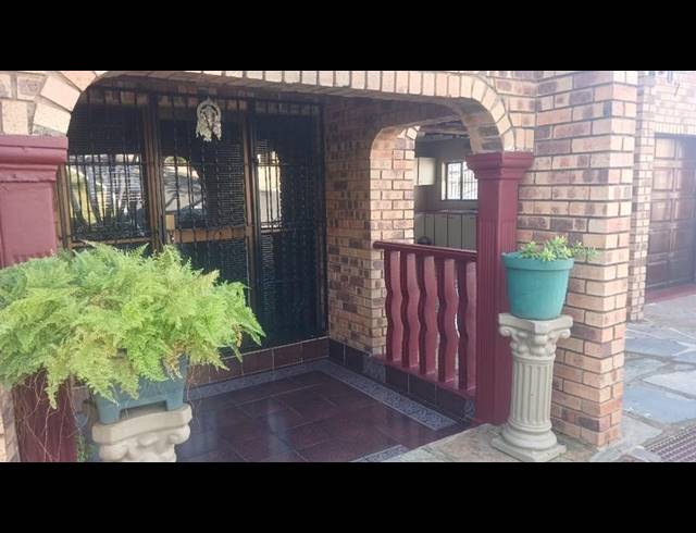 4 BEDROOM HOUSE FOR SALE IN SHALLCROSS